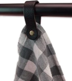 Brute Strength - Leren Magneet Theedoekhaak - Zwart - 2 Stuks - Ophanghaakje - Keukendoekhaakje - Handdoekhaakje - Handdoeklus - Handdoekhanger - Handdoekhaak - Magnetisch 17 Brute Strength - Leren Magneet Theedoekhaak - Zwart - 2 Stuks - Ophanghaakje - Keukendoekhaakje - Handdoekhaakje - Handdoeklus - Handdoekhanger - Handdoekhaak - Magnetisch -Badkamer Product Winkel 1064x1200 1