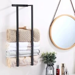 Handdoekrek - 70 Cm - RVS - Handdoekhouder BaderiQ Paris Large - MODEL 2023 - Schroeven Of Plakken - Handdoekenhouders - Handdoekhaak - Handdoek Organizer - Rvs Mat Zwart Poedercoating - Large H70xB20xD14 - Ook Beschikbaar In 40 Cm -Badkamer Product Winkel 1200x1200 1048