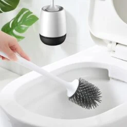 Merkloos Toiletborstel Siliconen Met Houder - Luxe WC Borstel - Vrijstaand Of Hangend - Antibacteriële Borstel Zonder Krassen - Sneldrogend - Wit Met Zwart -Badkamer Product Winkel 1200x1200 1145
