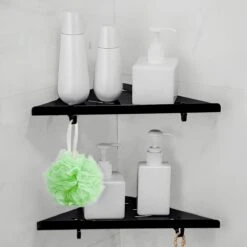 Dubbele Doucherek Zwart Zonder Boren – Sterke Lijmbasis - Badkamer Rek – Hoek – Doucherekjes – Incl. Schroeven – Incl. 2 Haken 18 Dubbele Doucherek Zwart Zonder Boren – Sterke Lijmbasis - Badkamer Rek – Hoek – Doucherekjes – Incl. Schroeven – Incl. 2 Haken -Badkamer Product Winkel 1200x1200 1729