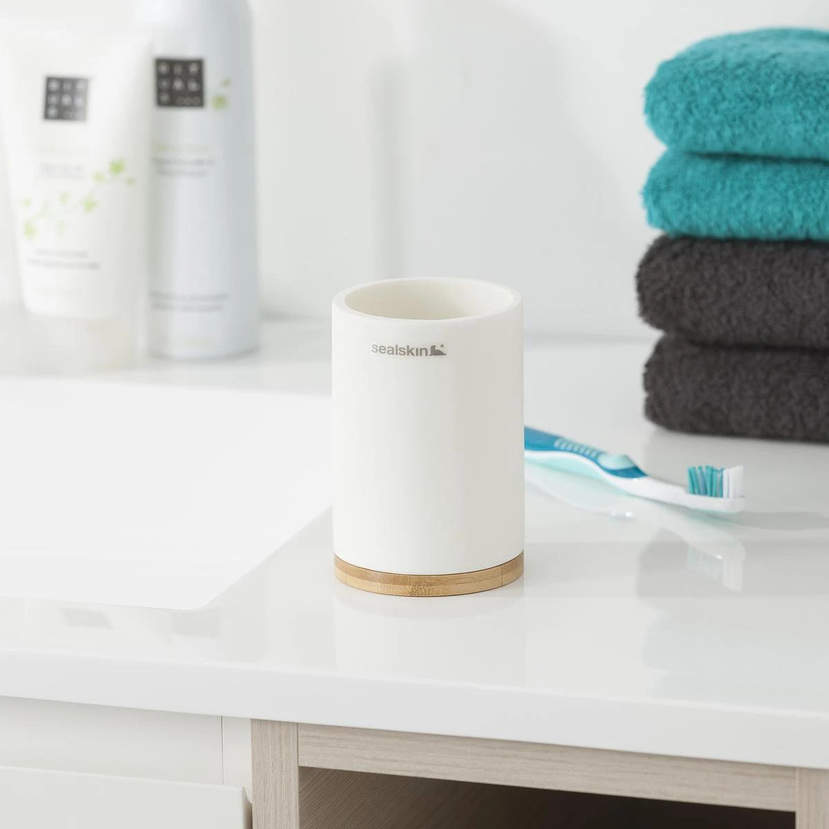 Sealskin Grace - Tandenborstelbeker Vrijstaand - Wit 5 Sealskin Grace - Tandenborstelbeker Vrijstaand - Wit - Afbeelding 3