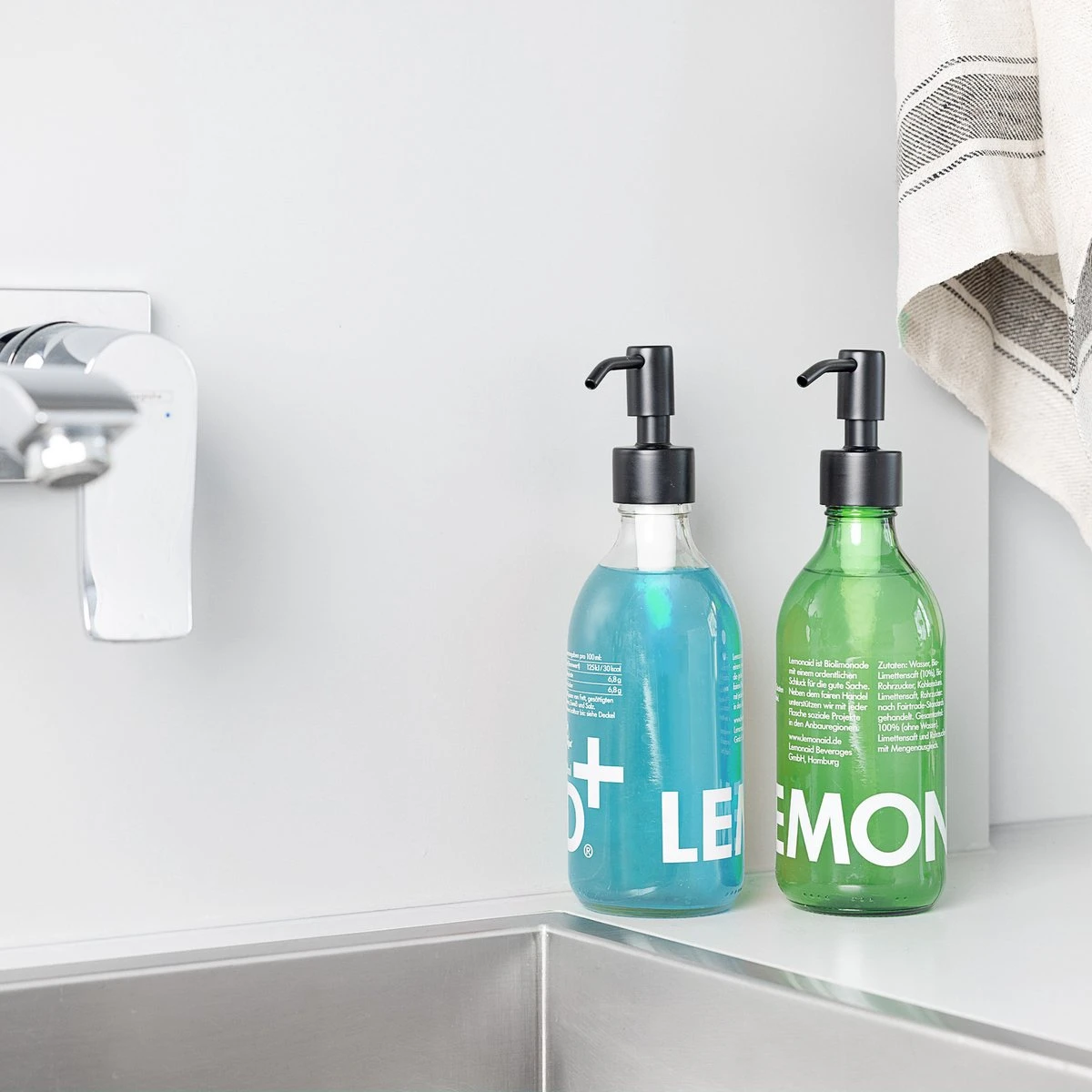 Navaris Roestvrijstalen Zeepdispenserkop Set X2 - Opschroefbare Pompkop Voor Flessen - 26-28 Mm Mondstuk Voor Vloeistof, Lotion - Zwart 8 Navaris Roestvrijstalen Zeepdispenserkop Set X2 - Opschroefbare Pompkop Voor Flessen - 26-28 Mm Mondstuk Voor Vloeistof, Lotion - Zwart - Afbeelding 6