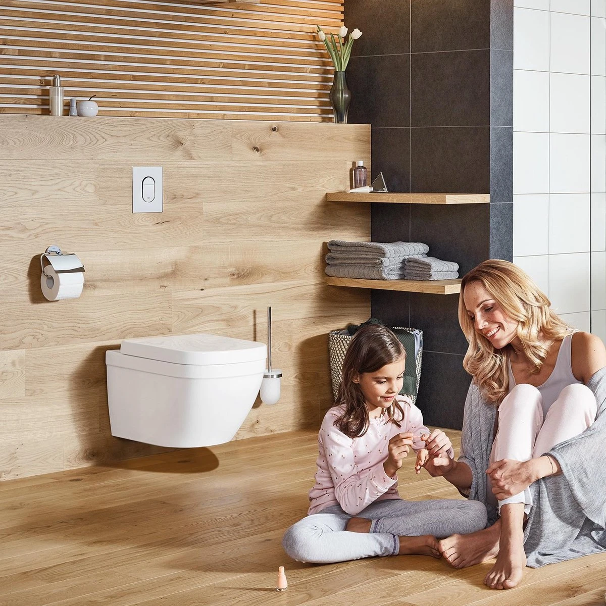 GROHE Essentials Toiletrolhouder - Met Deksel - Chroom - 40367001 8 GROHE Essentials Toiletrolhouder - Met Deksel - Chroom - 40367001 - Afbeelding 6