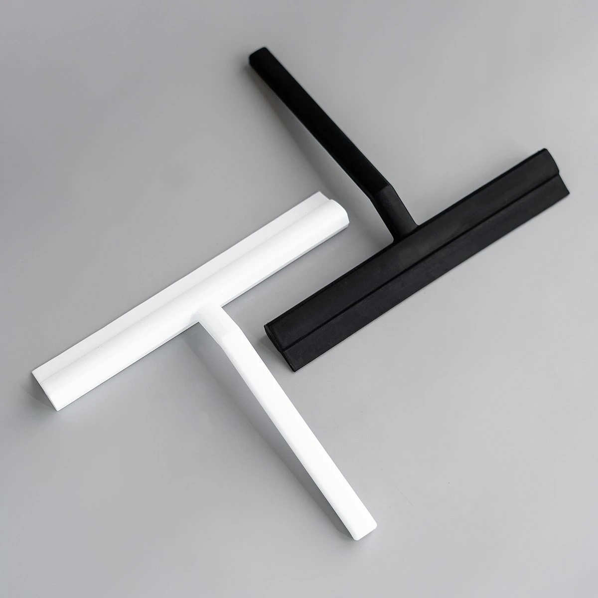 Douchewisser Zwart Met Magneetstrip - Badkamer Accessoires - Raamwisser - Trekker Douche - Silicone - 21cm X 20cm 10 Douchewisser Zwart Met Magneetstrip - Badkamer Accessoires - Raamwisser - Trekker Douche - Silicone - 21cm X 20cm - Afbeelding 8