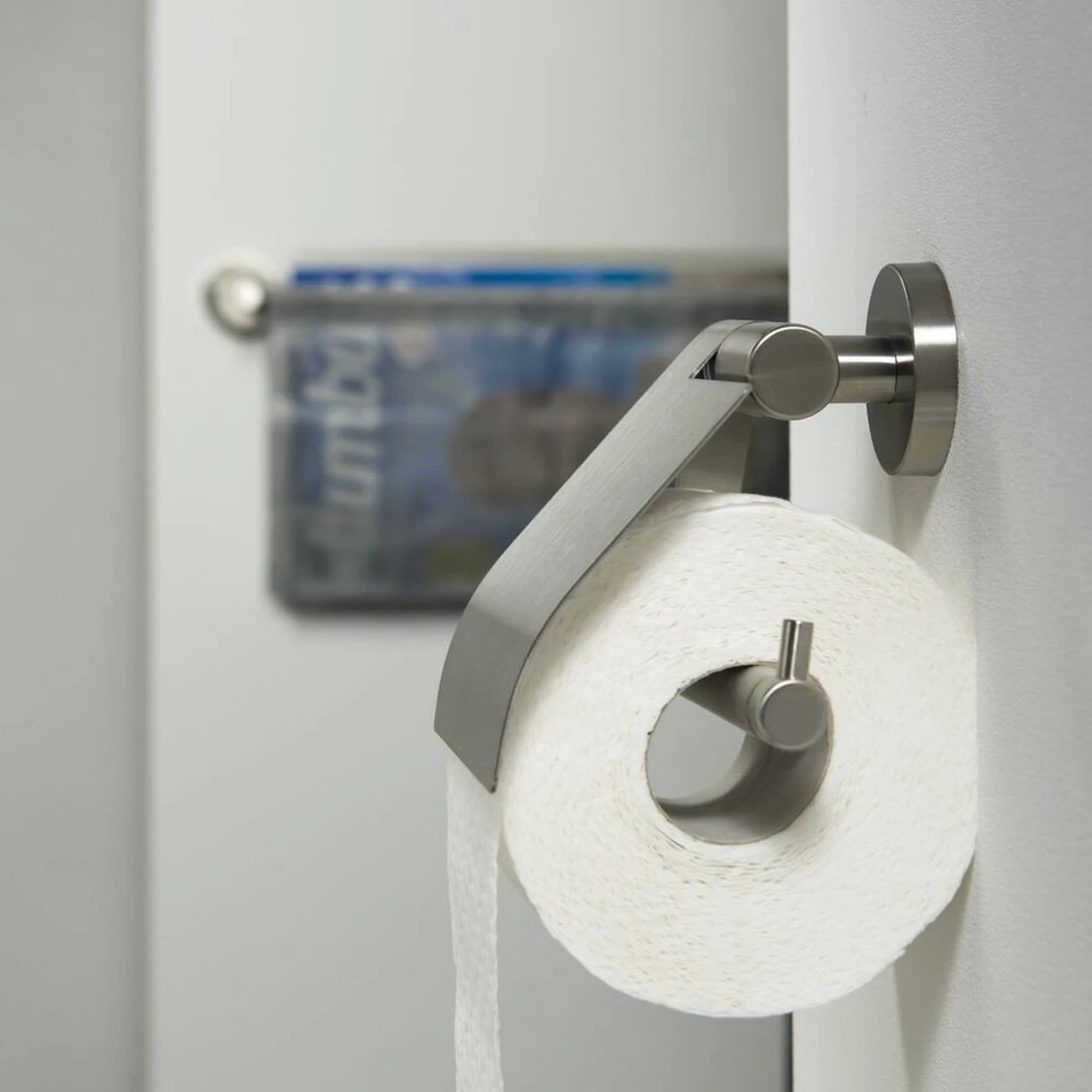 Tiger Boston - Toiletrolhouder Met Klep - RVS Geborsteld 7 Tiger Boston - Toiletrolhouder Met Klep - RVS Geborsteld - Afbeelding 5