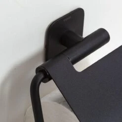 Tiger Colar - Toiletrolhouder Met Klep - Zwart -Badkamer Product Winkel 1200x1200 436