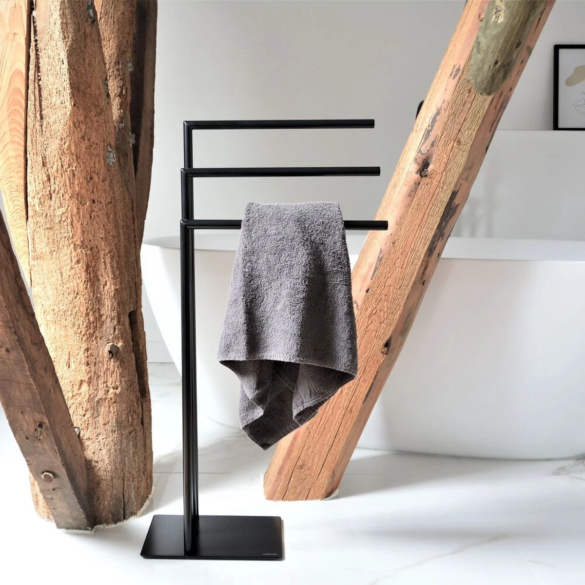 Sealskin Tube - Handdoekrek 3-armig Vrijstaand - Zwart 6 Sealskin Tube - Handdoekrek 3-armig Vrijstaand - Zwart - Afbeelding 4