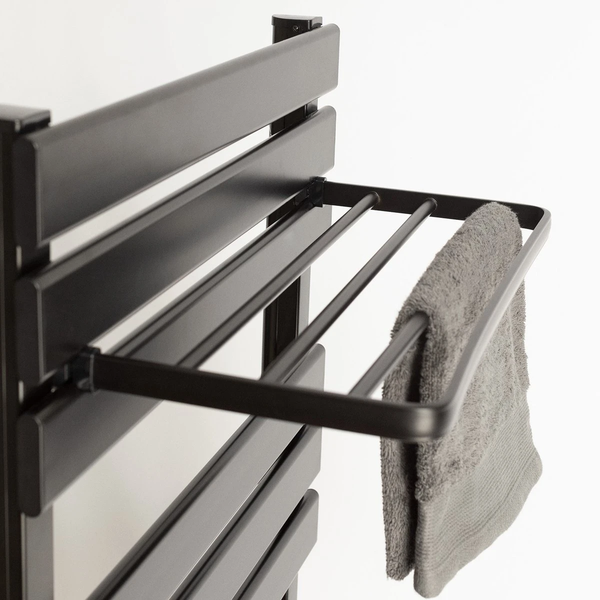 CREATE WARM TOWEL 500W - Elektrisch Handdoekenrek Voor Aan De Muur Met Plank - Zwart 9 CREATE WARM TOWEL 500W - Elektrisch Handdoekenrek Voor Aan De Muur Met Plank - Zwart - Afbeelding 7