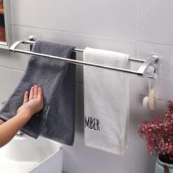 Merkloos Decopatent® Dubbele Handdoekrek - Handdoekhouder 2 Haken - Badkamer - Keuken - Zonder Boren - Handdoekenstang - Handdoekenrek -Badkamer Product Winkel 1200x1200 700