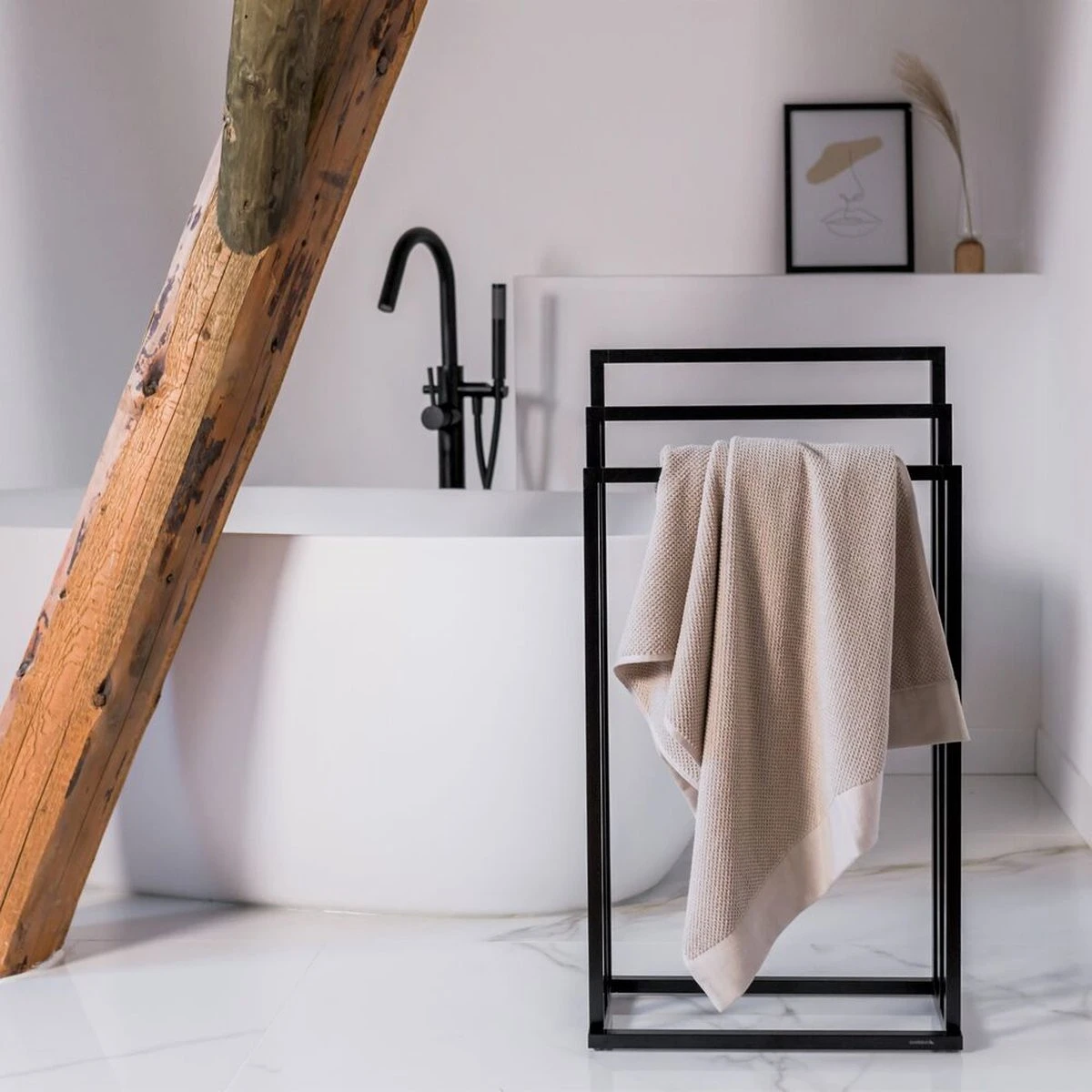 Sealskin Tube - Handdoekrek Vrijstaand - Zwart 7 Sealskin Tube - Handdoekrek Vrijstaand - Zwart - Afbeelding 5