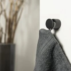 Tiger Bold - Handdoekhaak Medium - ø 2,9 Cm - Zwart -Badkamer Product Winkel 1200x1200 835