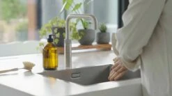 24DOTS Living Zeepdispenser | 500 Ml Bruin Amber Glas | Zeeppompje | Zeeppomp | Met Zwart Pompje 11 24DOTS Living Zeepdispenser | 500 Ml Bruin Amber Glas | Zeeppompje | Zeeppomp | Met Zwart Pompje -Badkamer Product Winkel 1200x670 1