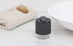 Brabantia MindSet Zeepdispenser - 200 Ml - Mineral Infinite Grey -Badkamer Product Winkel 1200x756 2