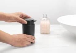 Brabantia ReNew Zeepdispenser - 250 Ml - Dark Grey -Badkamer Product Winkel 1200x841