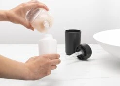 Brabantia ReNew Zeepdispenser - 250 Ml - Dark Grey -Badkamer Product Winkel 1200x861 2