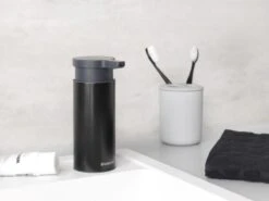 Brabantia Zeepdispenser - 200 Ml - Matt Black 15 Brabantia Zeepdispenser - 200 Ml - Matt Black -Badkamer Product Winkel 1200x899 7