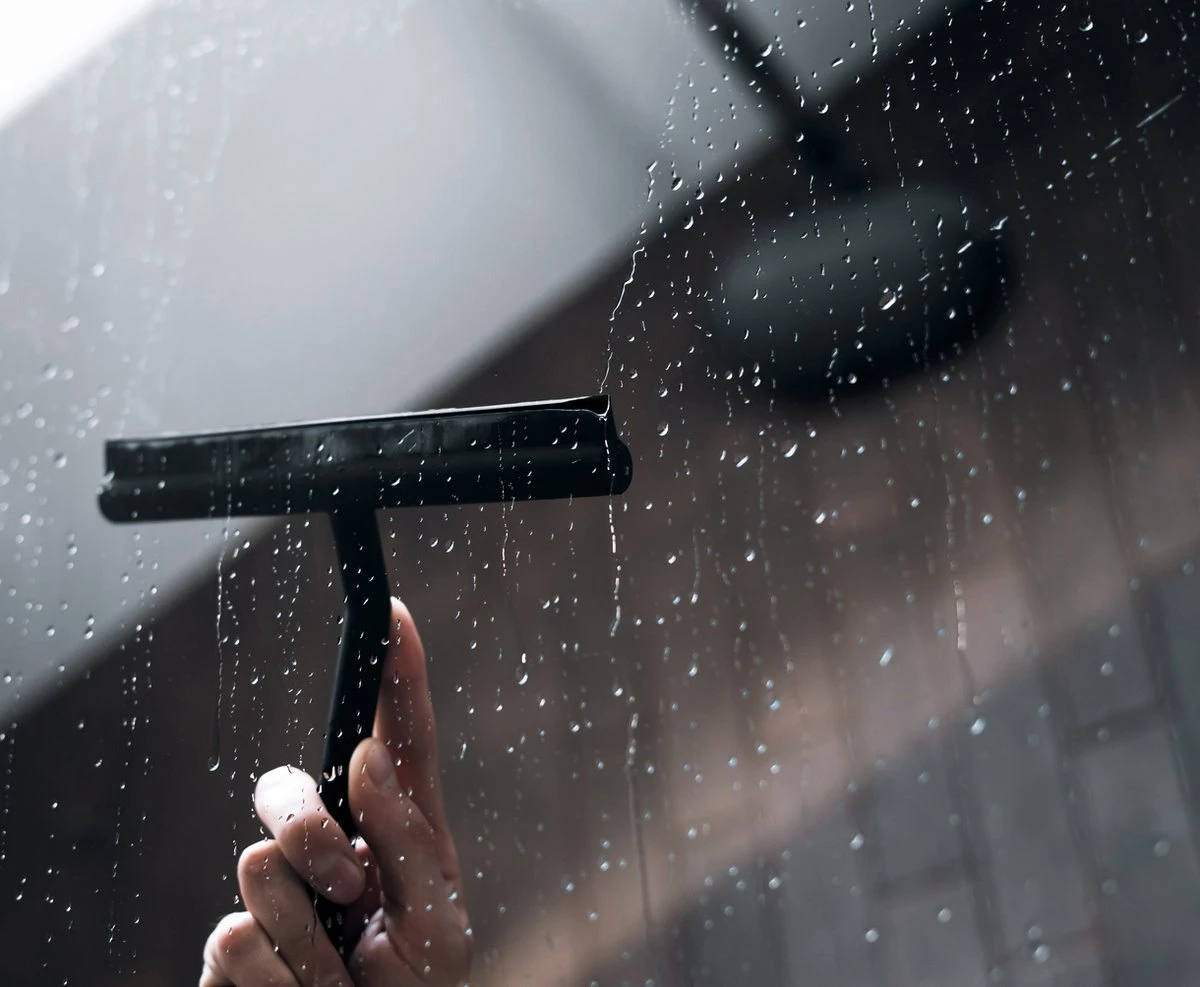 Douchewisser Zwart Met Ophangsysteem- Badkamer Accessoires- Raamwisser- Trekker Douche- Silicone- 21cm X 16cm 9 Douchewisser Zwart Met Ophangsysteem- Badkamer Accessoires- Raamwisser- Trekker Douche- Silicone- 21cm X 16cm - Afbeelding 7