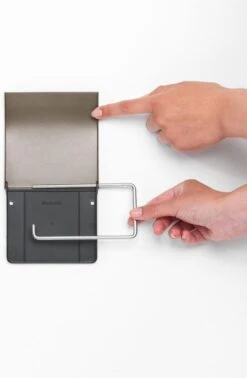 Brabantia ReNew WC Rolhouder - Met Klep - Platinum -Badkamer Product Winkel 785x1200