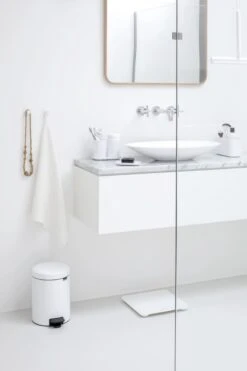 Brabantia ReNew Handdoekhaakjes - 2 Stuks - White 16 Brabantia ReNew Handdoekhaakjes - 2 Stuks - White -Badkamer Product Winkel 799x1200 6