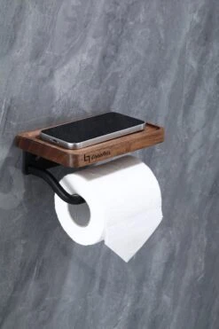 Lopoleis WC Rolhouder – WC-rolhouder – Luxe Toiletrolhouder Walnoothout – Zwart – Zelfklevend – WC Rolhouder Zonder Boren – Toiletrolhouder Met Plankje – WC Rolhouder Zwart – Badkamer Accessoires -Badkamer Product Winkel 800x1200 12