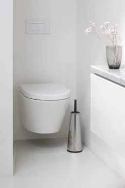 Brabantia ReNew WC Borstel - Met Houder - Matt Steel -Badkamer Product Winkel 800x1200 24