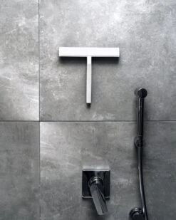 Douchewisser Wit Met Magneetstrip - Badkamer Accessoires - Raamwisser - Trekker Douche - Silicone - 21cm X 20cm 15 Douchewisser Wit Met Magneetstrip - Badkamer Accessoires - Raamwisser - Trekker Douche - Silicone - 21cm X 20cm -Badkamer Product Winkel 960x1200 10