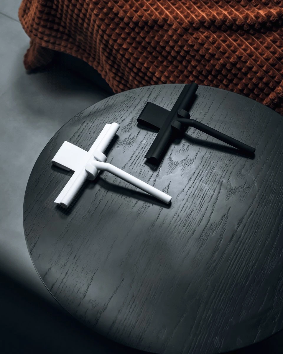 Douchewisser Zwart Met Ophangsysteem- Badkamer Accessoires- Raamwisser- Trekker Douche- Silicone- 21cm X 16cm 13 Douchewisser Zwart Met Ophangsysteem- Badkamer Accessoires- Raamwisser- Trekker Douche- Silicone- 21cm X 16cm - Afbeelding 11